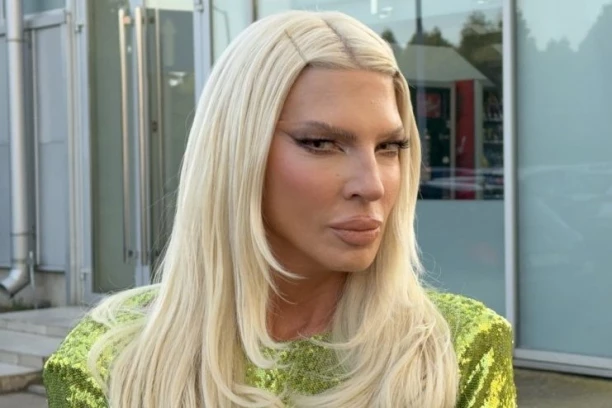 SRAM BILO NATAŠU BEKVALAC! Karleuša besna kao ris na kolege, UDARILA I NA ONE KOJI RADE NA CRNO: To će se promeniti... (VIDEO)