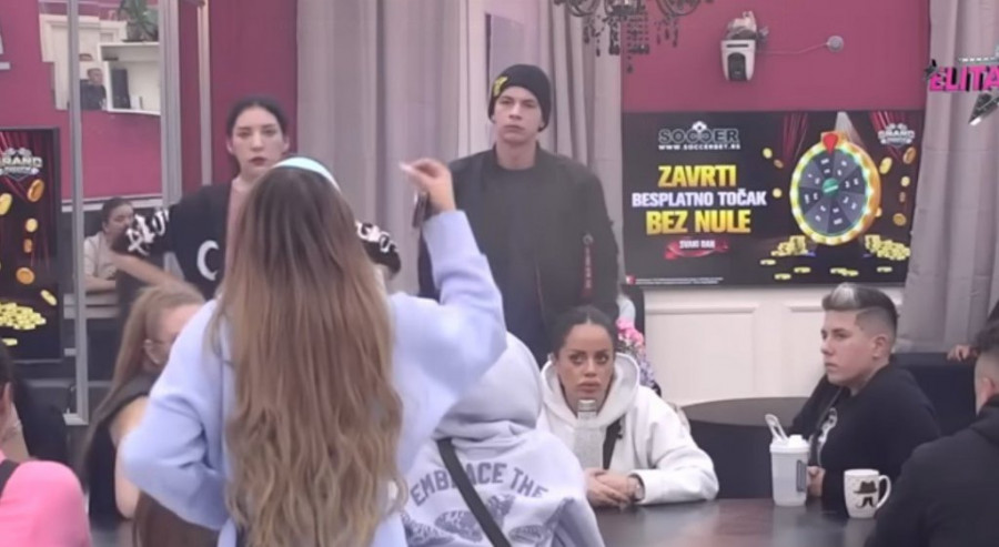 UKLJUČILA ŽESTOKU VREĐALICU! Aneli BRUTALNO ZAGRMELA na Hanu i Neria, pale teške prozivke, OBEZBEĐENJE ULETELO U BELU KUĆU!