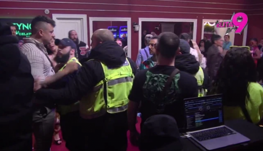 OBEZBEĐENJE HITNO ZAUSTAVILO ŽURKU, TERZA ZVERSKI NAPAO MINU: Uhvatio je sa novim dečkom, pa fizički nasrnuo na njih!