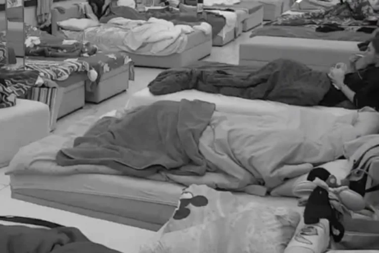 MOŽE LI DALJE OD OVOGA?! Vrela akcija Anite i Filipa pomerila sve granice, Anđelo kuka na sav glas!