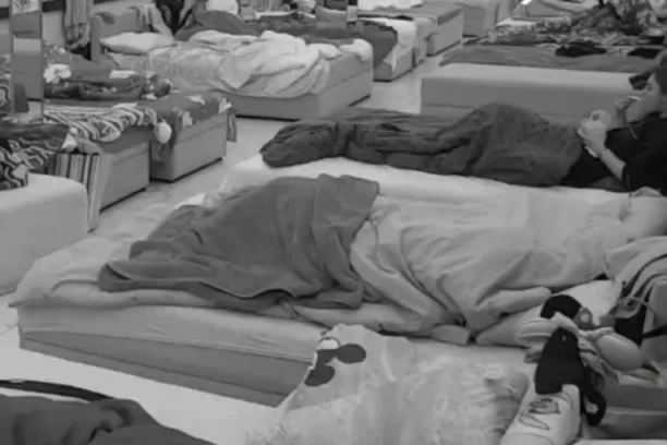 MOŽE LI DALJE OD OVOGA?! Vrela akcija Anite i Filipa pomerila sve granice, Anđelo kuka na sav glas!