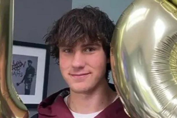 TINEJDŽER NESTAO U BLIZINI DRAKULINOG ZAMKA! Krenuo ka njemu, pa mu se svaki trg izgubio - NJEGOV POSLEDNJI POZIV JE BIO JEZIV!