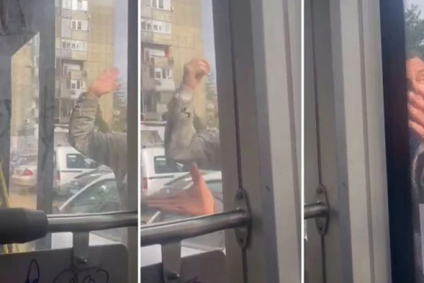 KUDA IDE OVAJ SVET? Muškarac nasilno gura vrata i pokušava da uđe u autobus pun dece - STRAVIČAN INCIDENT U BEOGRADU! (VIDEO)