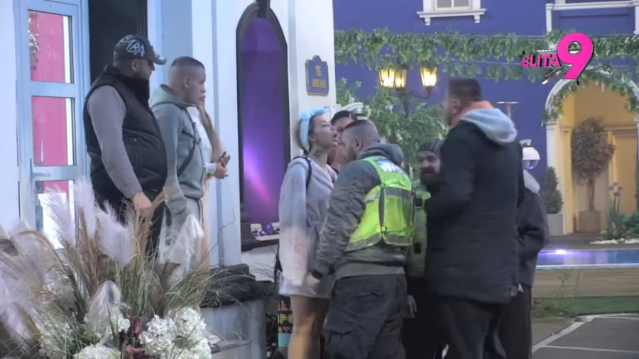 HITNO ZUSTAVLJEN PROGRAM, OBEZBEĐENJE JEDVA SAVLADALO POMAHNITALOG JANJUŠA! Aneli van sebe, PROGOVORILA O BATINAMA!