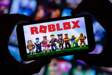 DRASTIČAN POTEZ RUSIJE! Moskva zabranila dečju platformu Roblox zbog "ekstremističkih materijala” i "LGBT propagande"
