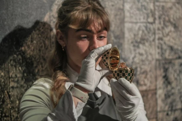 MUŠKARAC UŠAO U RADNJU I PROGUTAO FABERŽEOVO JAJE VREDNO 19.000 DOLARA! Policija ga 24 sata nadgleda, ali od vrednog komada nakita ni traga!