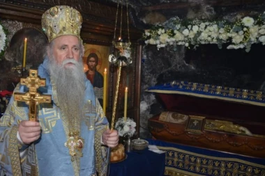 EVO KAKO ĆEMO SE U OVOM POSTU OSLOBODITI SVIH GREHOVA: Poruka mitropolita Joanikija sa manastirske slave u Ostrogu odjeknula jače od crkvenih zvona