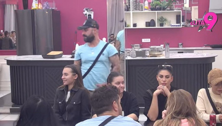 KARAMBOL NA IMANJU, TRESLA SE BELA KUĆA! Žestoka makljaža Aneli i Asmina, on je gurnuo, obezbeđenje reagovalo!