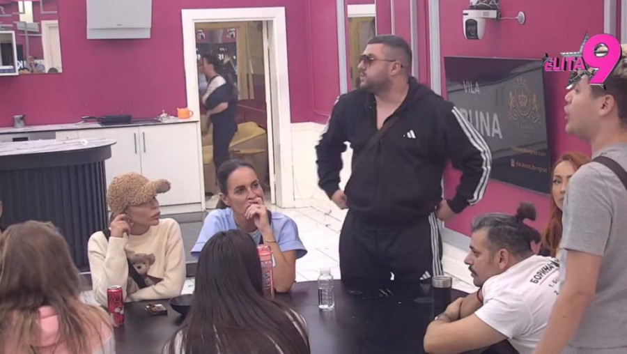 KARAMBOL NA IMANJU, TRESLA SE BELA KUĆA! Žestoka makljaža Aneli i Asmina, on je gurnuo, obezbeđenje reagovalo!