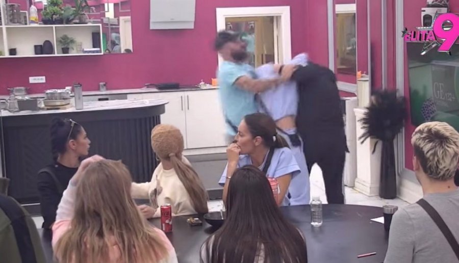 AUU, SKANDALČINA VEKA! Sita prodala Asminov AUDI u delove! ISPLIVALI ŠOKANTNI DETALJI!