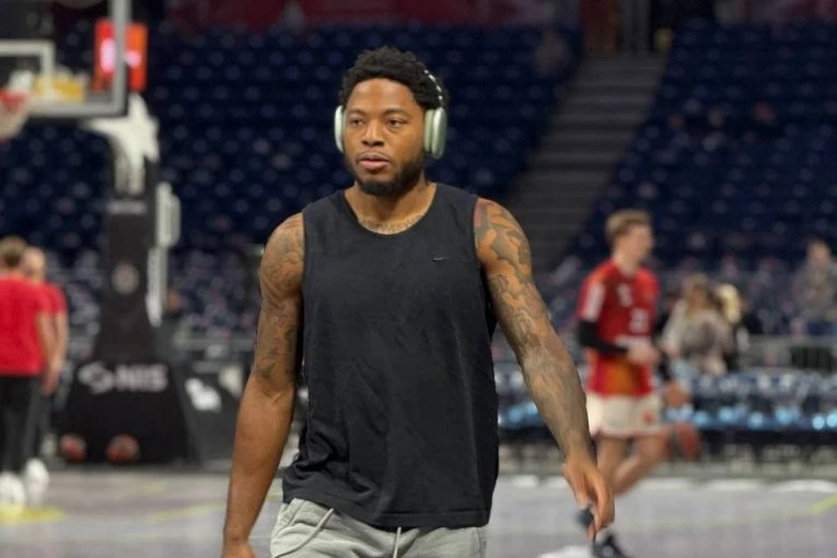 TAJRIK DŽONS GA NAPAO NA UTAKMICI, A SADA NAPUŠTA PARTIZAN I IDE KOD NJEGA? Pazite ovu situaciju... (VIDEO)