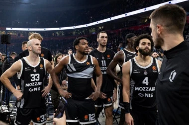 NA UDARU NAVIJAČA! Ovaj košarkaš Partizana je izviždan dok je napuštao teren (VIDEO)