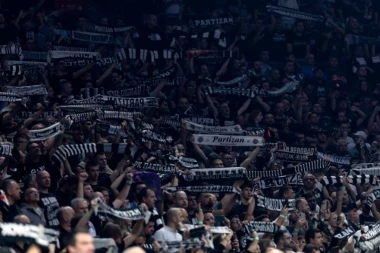 ZVIŽDUCI ZA IGRAČE PARTIZANA, A ONDA SKANDIRANJE ŽOCU! Nesvakidašnja atmosfera pred meč sa Bajernom (VIDEO)