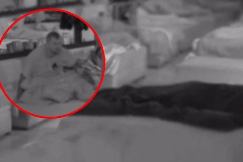 "ANITU NAPAO FILIPOV POSEJDON"! Janjuševa HIT REAKCIJA usred divljačke akcije cimera - EKSPLICITNI SNIMAK ZAPALIO MREŽE! (VIDEO)