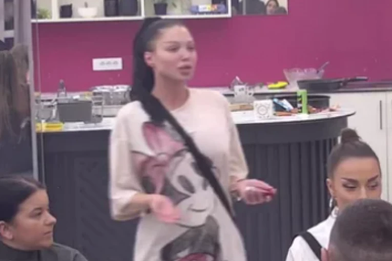 MOMENTALNI PREKID EMISIJE ZBOG MAJE MARINKOVIĆ: Nakon OPERACIJE zadnjice, otkrila sve šta je saznala! (FOTO)