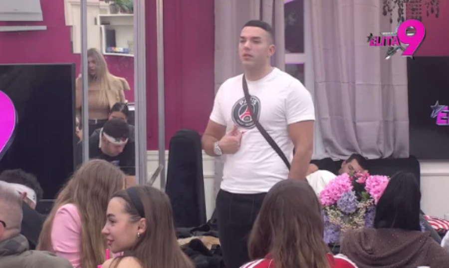 ZBOG SNIMKA NAJBRUTALNIJE VRELE AKCIJE NA PINKU HITNO ZAUSTAVLJEN PROGRAM: Anita Stanojlović stenje na sav glas, ukućani je razapeli!