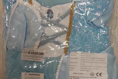 HITNO SE POVLAČI HALJINICA ZA DEVOJČICE SA TRŽIŠTA! Može da izazove opekotine, ako je imate - ODMAH JE BACITE!