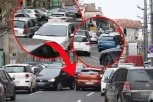 KOLAPS U CENTRU BEOGRADA: Dečanska ulica blokirana, vozači zauzeli tri trake! (FOTO)