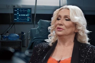 EVO ZBOG ČEGA JE VESNA ZMIJANAC HITNO ZAVRŠILA U BOLNICI: Pevačici se oduzela cela strana, lekari je ne ispuštaju iz vida!