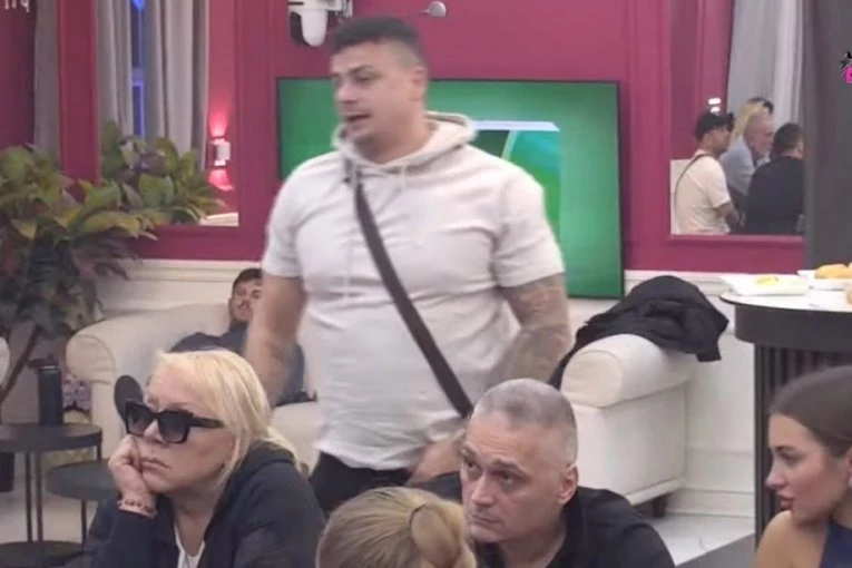 TERZA GLUMI NEDODIRLJIVOG! Poručio da ga ne zanima Mina, a njegove reakcije govore suprotno!