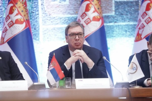 PET ZAMKI ZA VUČIĆA! ISPALJUJU LAŽI JEDNU ZA DRUGOM! ČITAJTE U SRPSKOM TELEGRAFU!