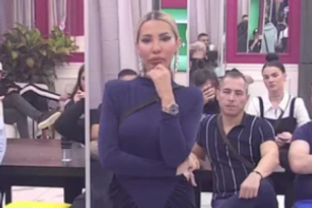 GROFICA MALU NORU PRETVARA U STARLETU: Otkriveni NAJMRAČNIJI detalji iz porodičnog doma Ahmićke, evo u kakvom stanju je NASLEDNICA!