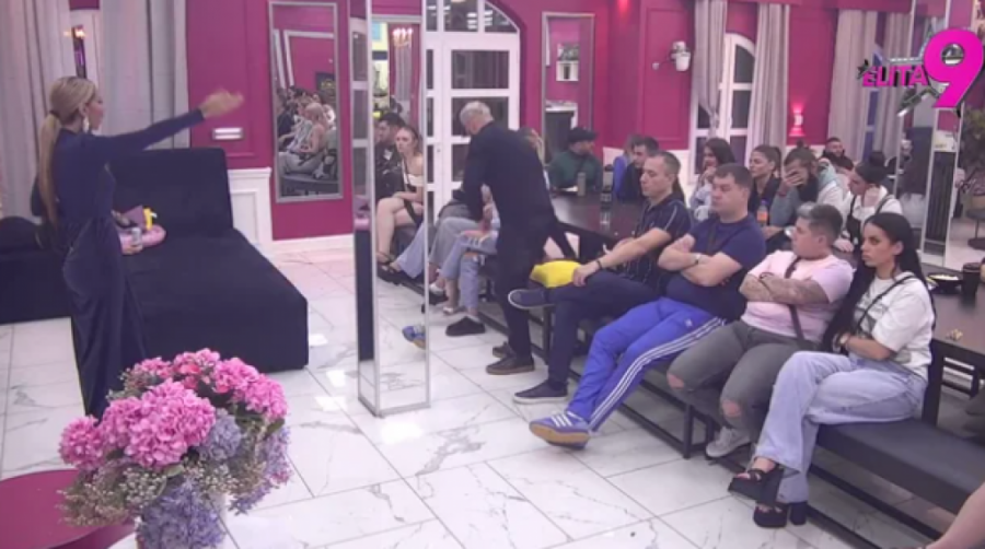 GROFICA MALU NORU PRETVARA U STARLETU: Otkriveni NAJMRAČNIJI detalji iz porodičnog doma Ahmićke, evo u kakvom stanju je NASLEDNICA!