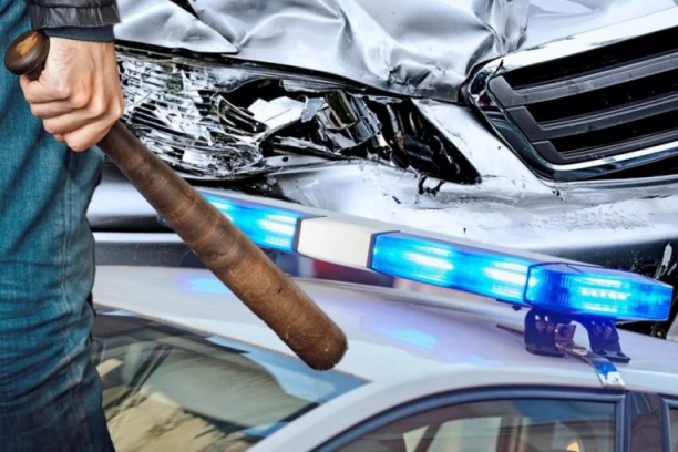 JEZIV SNIMAK IZ ROŽAJA! Zaleteo se automobilom i namerno pokosio mladića, pa izašao i brutalno ga prebio drvenom palicom! (VIDEO)