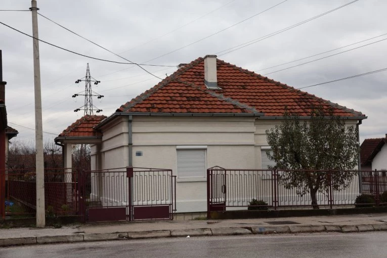 OVO JE UKLETA KUĆA U ČAČKU! Prethodni vlasnik se obesio, sada se desilo MONSTRUOZNO KRVOPROLIĆE - komšije otkrile jezive detalje! (FOTO)