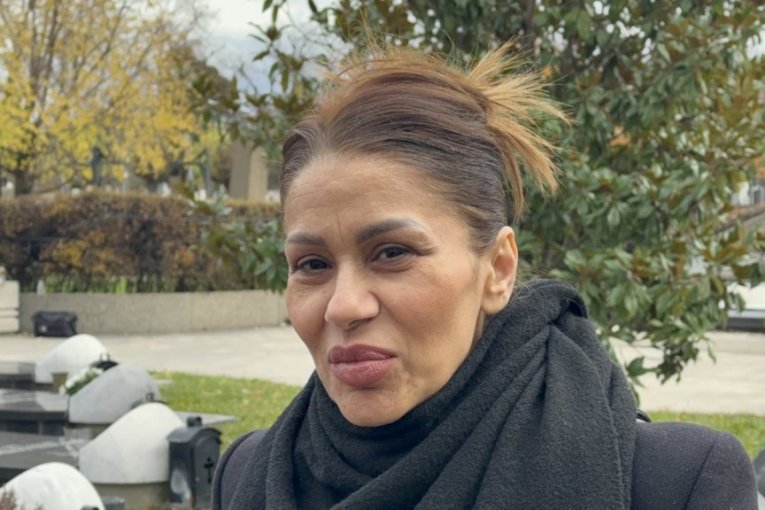 KASPER ODVEO MINU U PORODIČNI DOM! Ona zapazila OVO pa krišom uslikala!