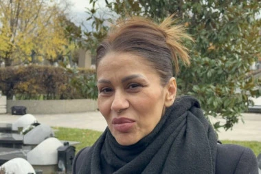 KASPER ODVEO MINU U PORODIČNI DOM! Ona zapazila OVO pa krišom uslikala!