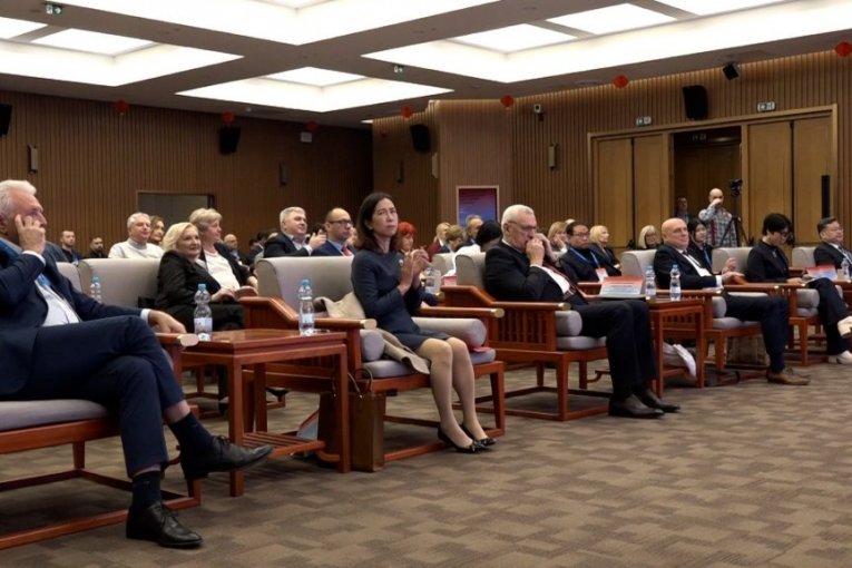 Foto: Republika, 6. “Međunarodni program napredne obuke o kliničkoj praksi i 
istraživačkom napretku tradicionalne kineske medicine (IATP-TCM)