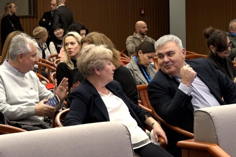 Foto: Republika, 6. “Međunarodni program napredne obuke o kliničkoj praksi i 
istraživačkom napretku tradicionalne kineske medicine (IATP-TCM)