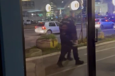 PRVI SNIMCI SA MESTA PUCNJAVE! Muškarac upucan u kafani Durmitor na Novom Beogradu, SVE VRVI OD POLICIJE ! (VIDEO)