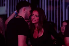 SAŠA MATIĆ PRIREDIO SPEKTAKL U ARENI! Porodica pevača uživa u počasnoj loži, MLAĐA ĆERKA UKRALA ŠOU! (VIDEO)