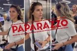 ŠOK-PAPARACO! JOVANA PAJIĆ SA ĆERKAMA BEŽALA OD KAMERA NA AERODROMU: Ova priča nije za javnost, pevačica eskivirala pitanje! (VIDEO)