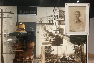 JEDNOM ĆU UKROTITI TU SNAGU! Tesla predstavljen u čuvenom SMITSONIJANU! NAŽALOST, I OVDE U SENCI EDISONA I VESTINGHAUSA!