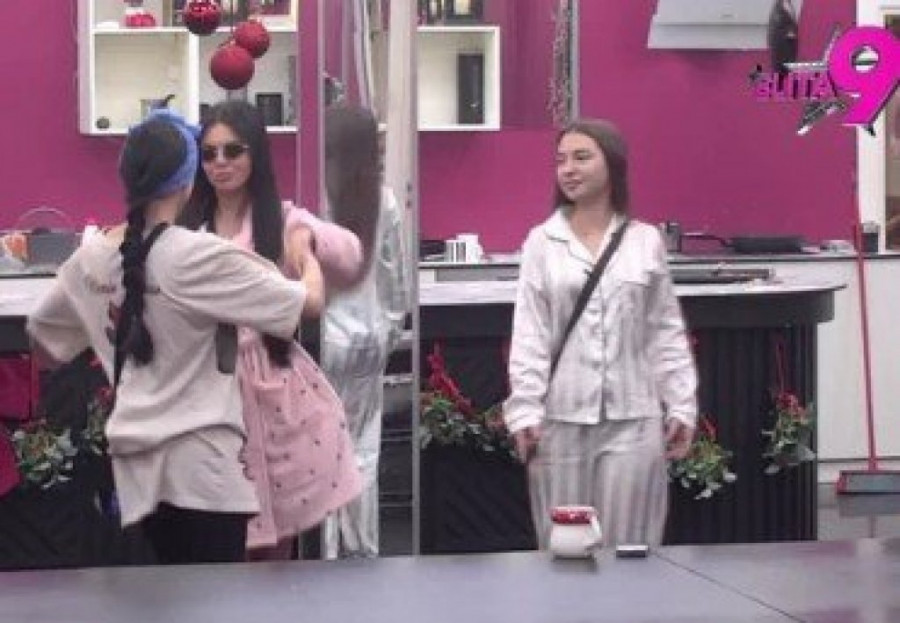 ŠOK-BOMBA PRODUKCIJE, ANITA I MAJA ODMAH SKOČILE! Fanovi trljaju oči u neverici - da li je OVO moguće?! (GALERIJA)