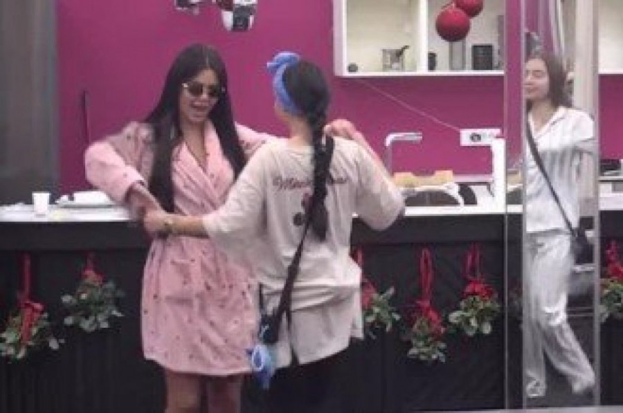 ŠOK-BOMBA PRODUKCIJE, ANITA I MAJA ODMAH SKOČILE! Fanovi trljaju oči u neverici - da li je OVO moguće?! (GALERIJA)