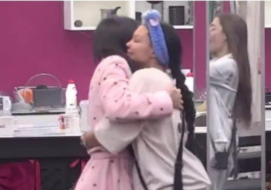 ŠOK-BOMBA PRODUKCIJE, ANITA I MAJA ODMAH SKOČILE! Fanovi trljaju oči u neverici - da li je OVO moguće?! (GALERIJA)