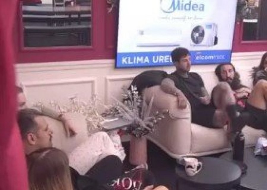 DA LI JE ON NAJPLAĆENIJI UČESNIK "ELITE 9"? Bubice uhvatile detalje TAjNOG RAZGOVORA, VELIKI ŠEF ODREŠIO KESU!