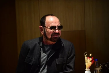 NJIH DVOJE NE TREBA VIŠE DA PEVAJU, GROZNO ZVUČE! Mile Kitić OSUO PO KOLEGAMA, PROGOVORIO O POVLAČENJU SA SCENE! (VIDEO)