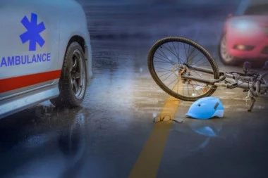 NEOPISIVA TRAGEDIJA! Autobus pokosio dečaka na biciklu! Prijatelj (14) gledao kako umire, hitna pomoć se borila za život, ali mu nije bilo spasa!