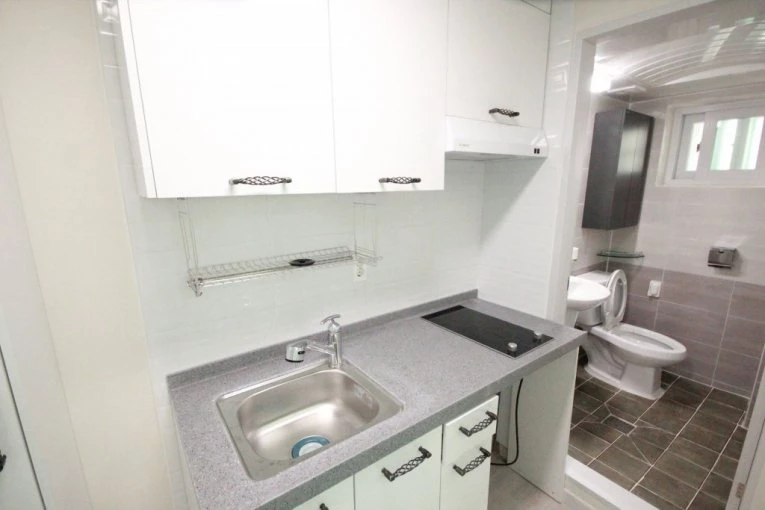 OGLAS ZA GARSONJERU NA VRAČARU POSTAO HIT NA MREŽAMA! Jedan detalj šokirao Srbiju: "ZGADIO MI SE ŽIVOT" (FOTO)