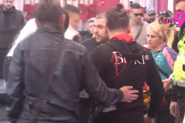 OGLASILO SE ZVONO, OTVORENA KAPIJA RIJALITIJA! U Belu kuću uneta pošiljka IZ SPOLJNOG SVETA, opšti metež na imanju!