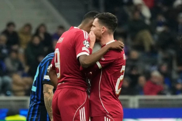 ZANIMLJIVA PRVA POLUVREMNA! Miruju mreže na meču Intera i Liverpula, AJNTRAHT ŠOKIRAO BARSU!