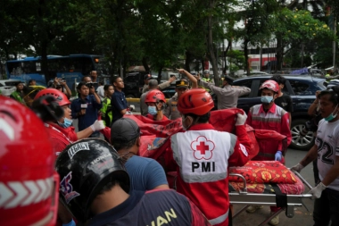 STRAVIČAN POŽAR U STAMBENOJ ZGRADI! U ovoj četvorosprtatnici je poginulo 12 ljudi!