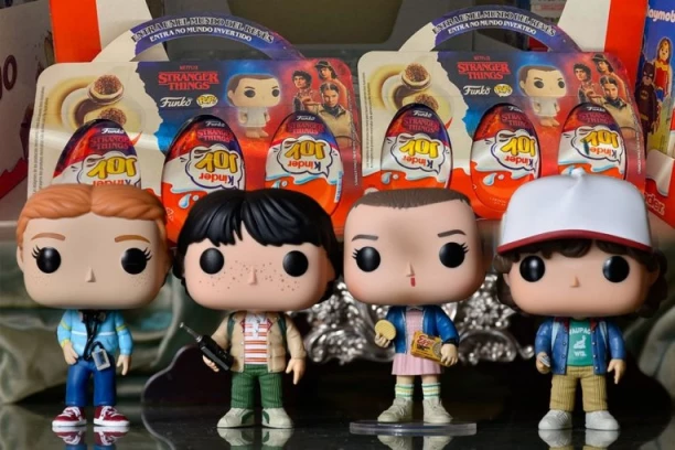 GLOBALNI FENOMEN " Stranger Things" EUFORIJA zahvatila region - igračka iz kinder jaja preprodaje se po 9.000 dinara!