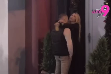 "NIJE JE SAMO LJUBIO, DOGODILO SE SVAŠTA ISPOD POKRIVAČA!" Nakon izbacivanja RASKRINKALA Aneli i Asmina - OVO KAMERE NISU SNIMILE!