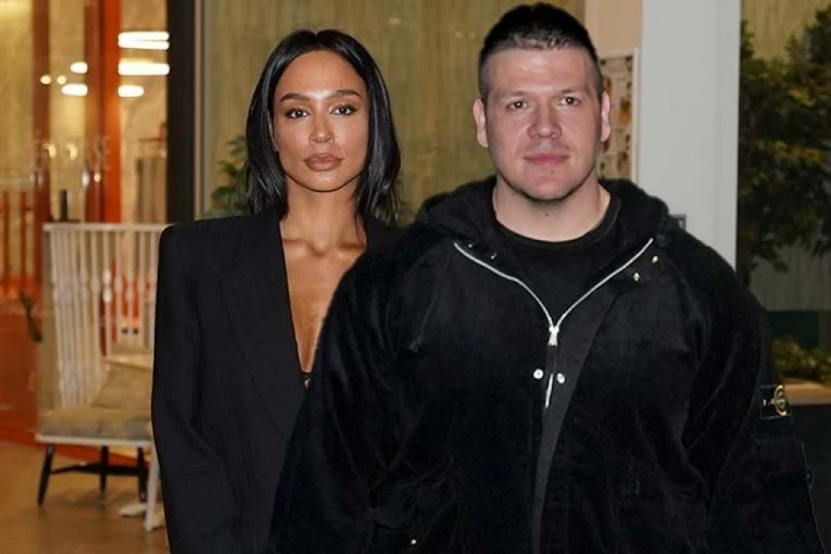 EDITA NAPRAVILA LOM, PA NATERALA SLOBU DA PIJE ALKOHOL! Evo šta se desilo na pevačicinom nastupu - sve isplivalo u javnost!